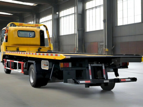 ISUZU 700P 5 Ton Flatbed Wrecker Truck Back