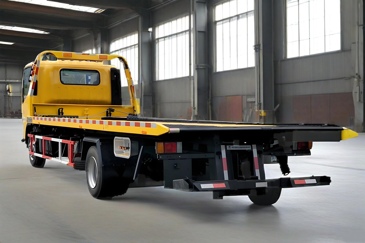 ISUZU 700P 5 Ton Flatbed Wrecker Truck Back ISUZU 700P 5 Ton Flatbed Wrecker Truck Back