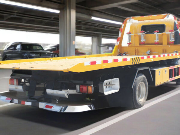 ISUZU 8T Flatbed Wrecker Truck Back (2)