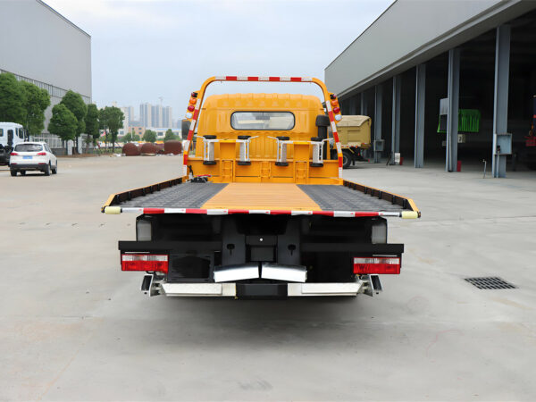 ISUZU 8T Flatbed Wrecker Truck Back Side