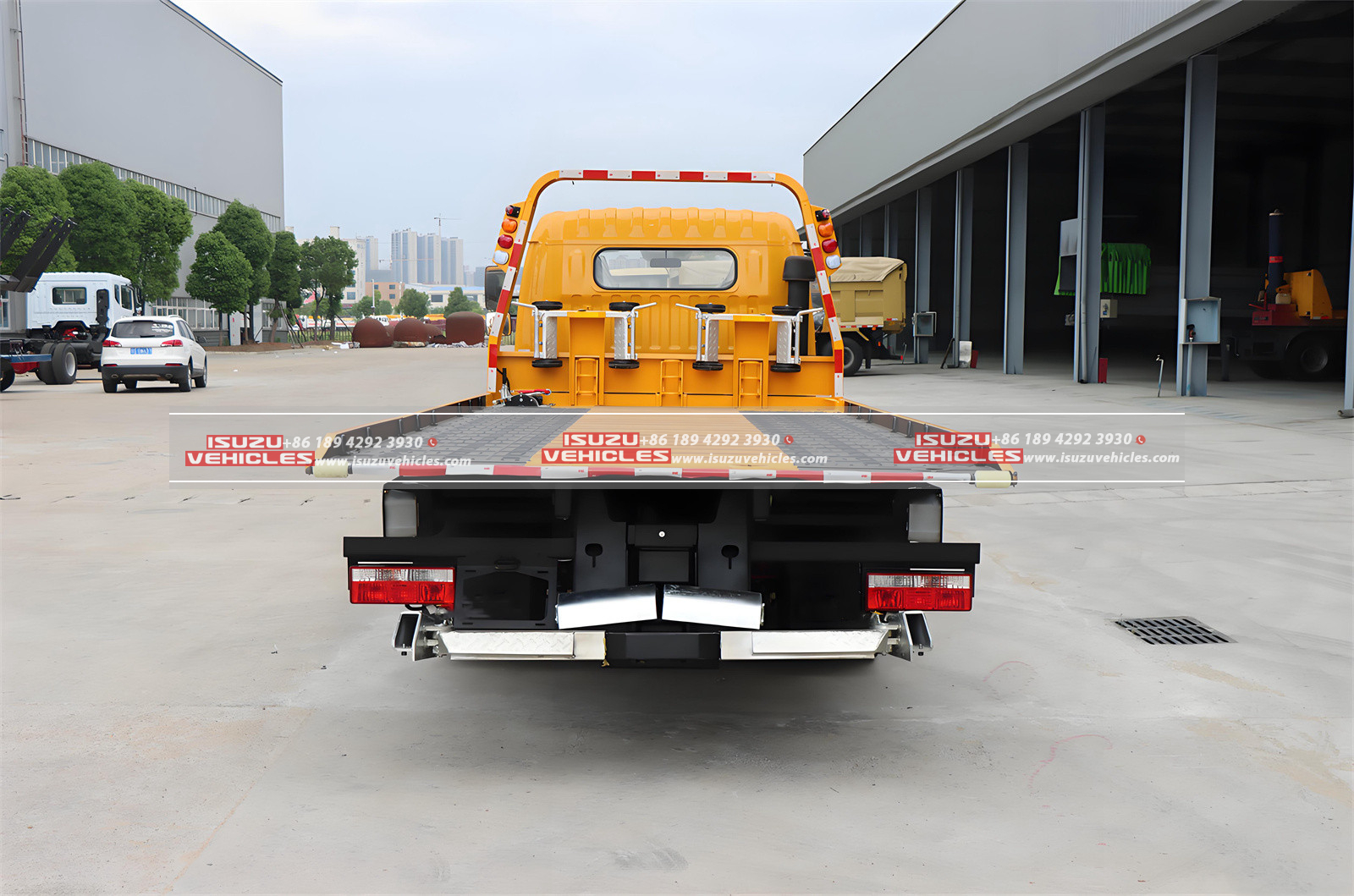 ISUZU 8T Flatbed Wrecker Truck Back Side ISUZU 8T Flatbed Wrecker Truck Back Side
