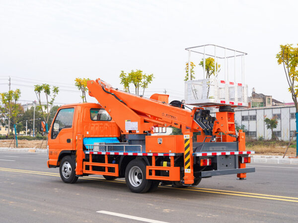 ISUZU 20m Telescopic Bucket Truck Right View