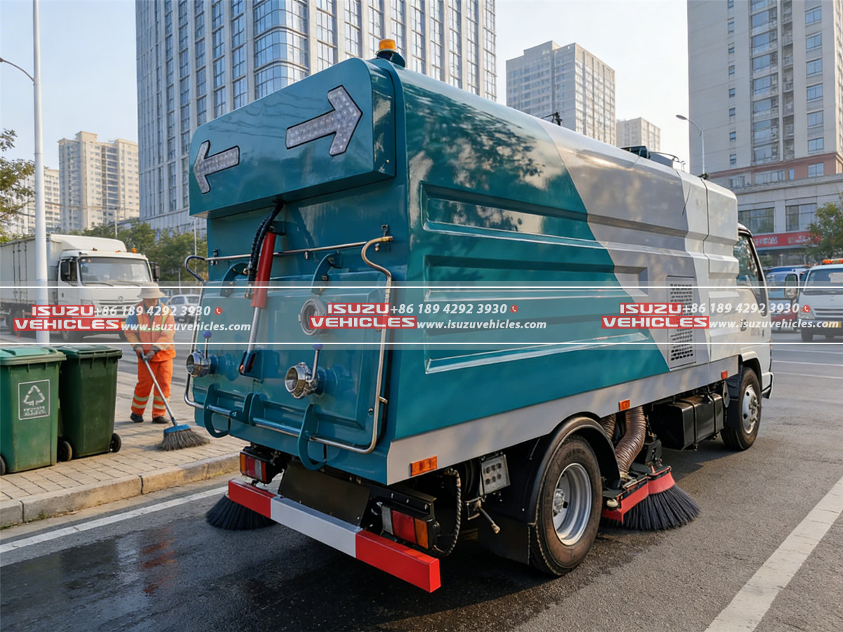 ISUZU 5 CBM Vacuum Sweeper Truck Right Back ISUZU 5 CBM Vacuum Sweeper Truck Right Back