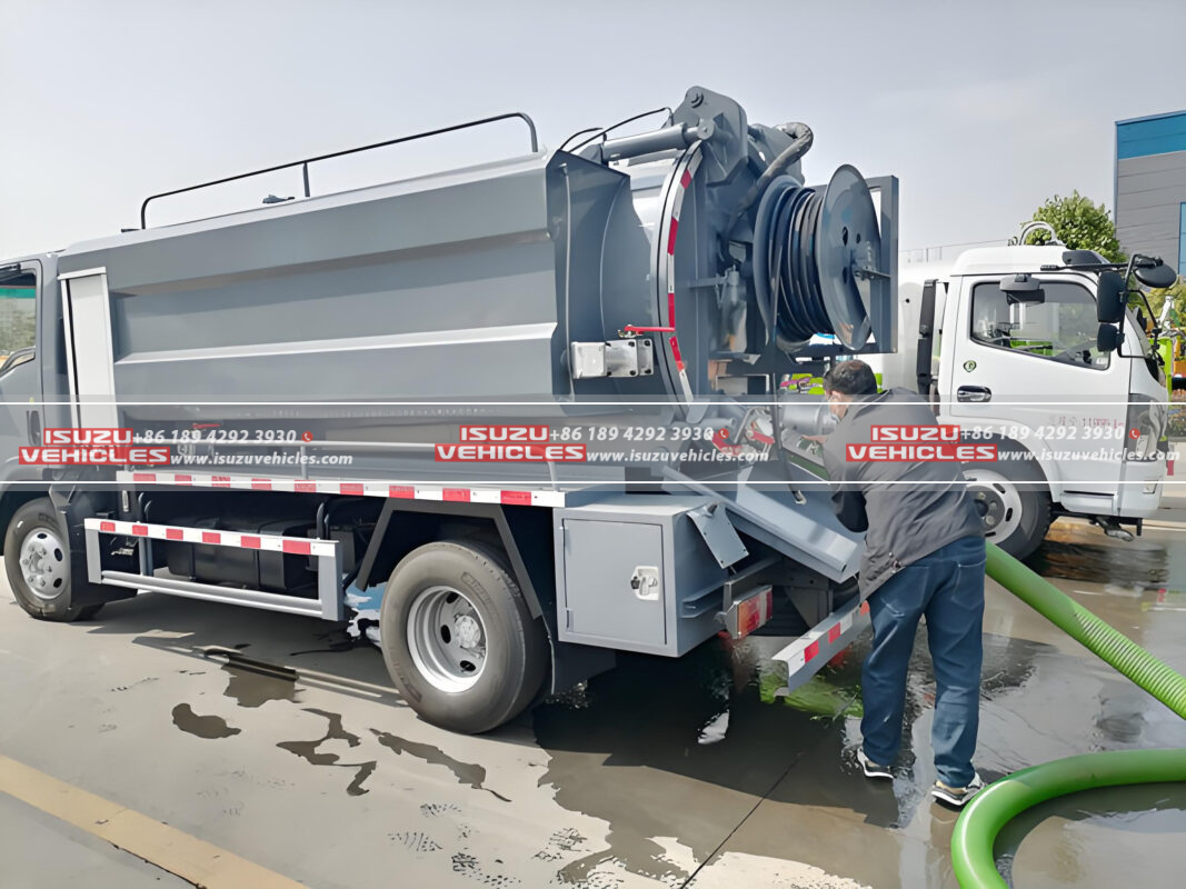 ISUZU 5000L Combined Sewer Jetting Truck Back