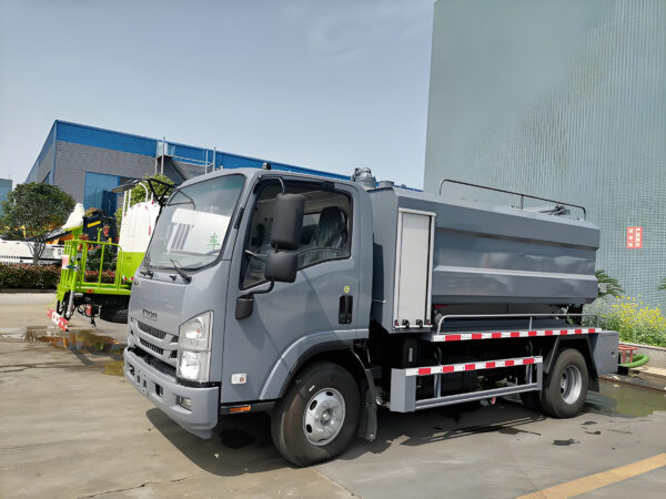 ISUZU 5000L Combined Sewer Jetting Truck Head Right