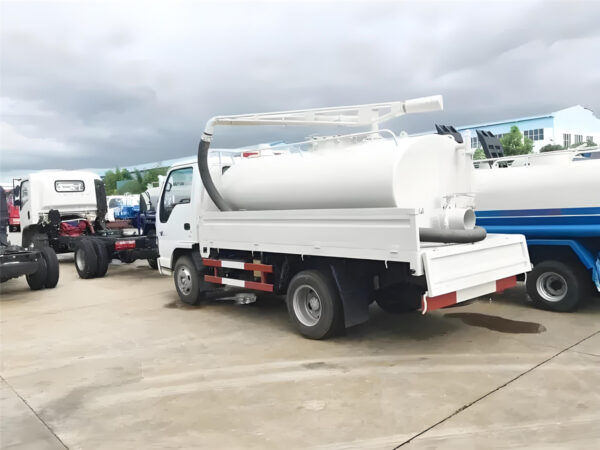 ISUZU 5000L Septic Vacuum Sewer Truck Tanker