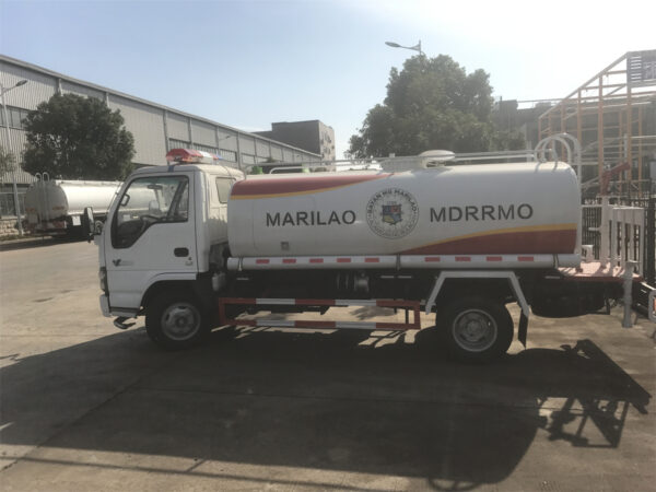 ISUZU 5,000L Water Sprinkler Truck Tank