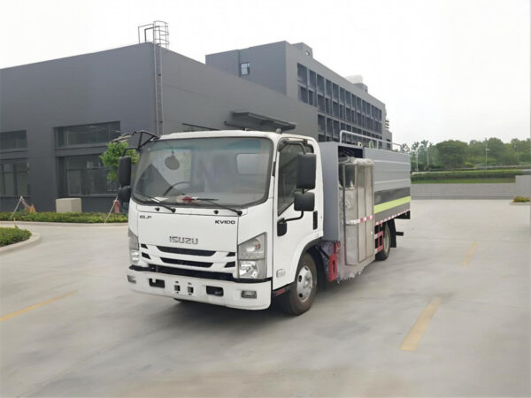 ISUZU 5CBM Fence Cleaning Sweeper Truck Tractor