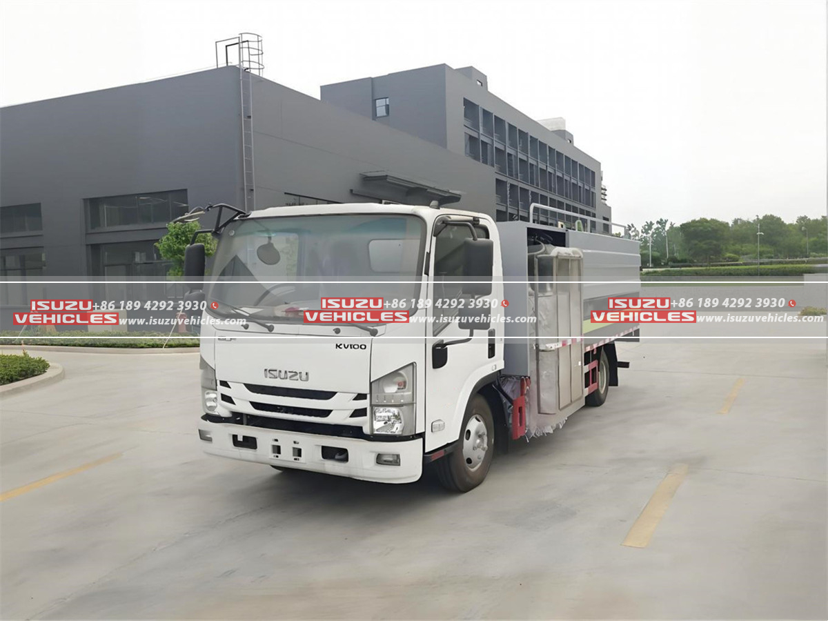 ISUZU 5CBM Fence Cleaning Sweeper Truck Tractor ISUZU 5CBM Fence Cleaning Sweeper Truck Tractor