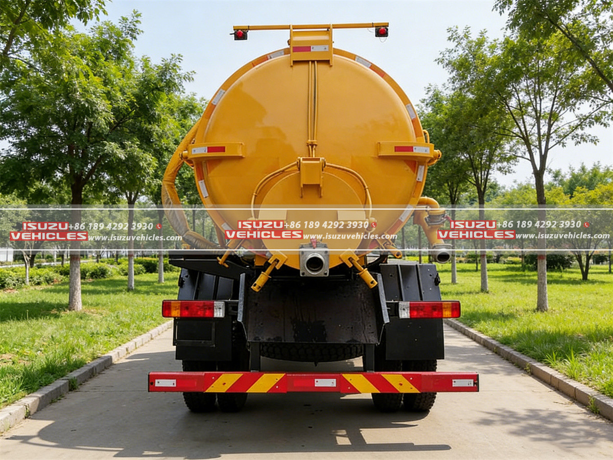 ISUZU 12 Ton Cesspit Emptier Vacuum Truck Back ISUZU 12 Ton Cesspit Emptier Vacuum Truck Back
