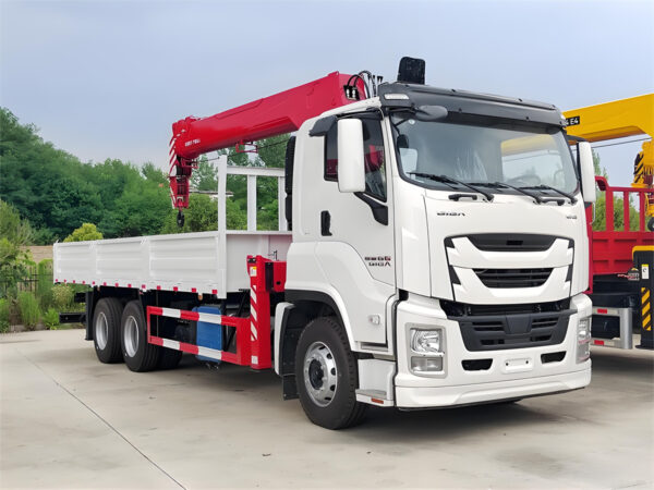 ISUZU 12 Ton Telescopic Lifting Truck