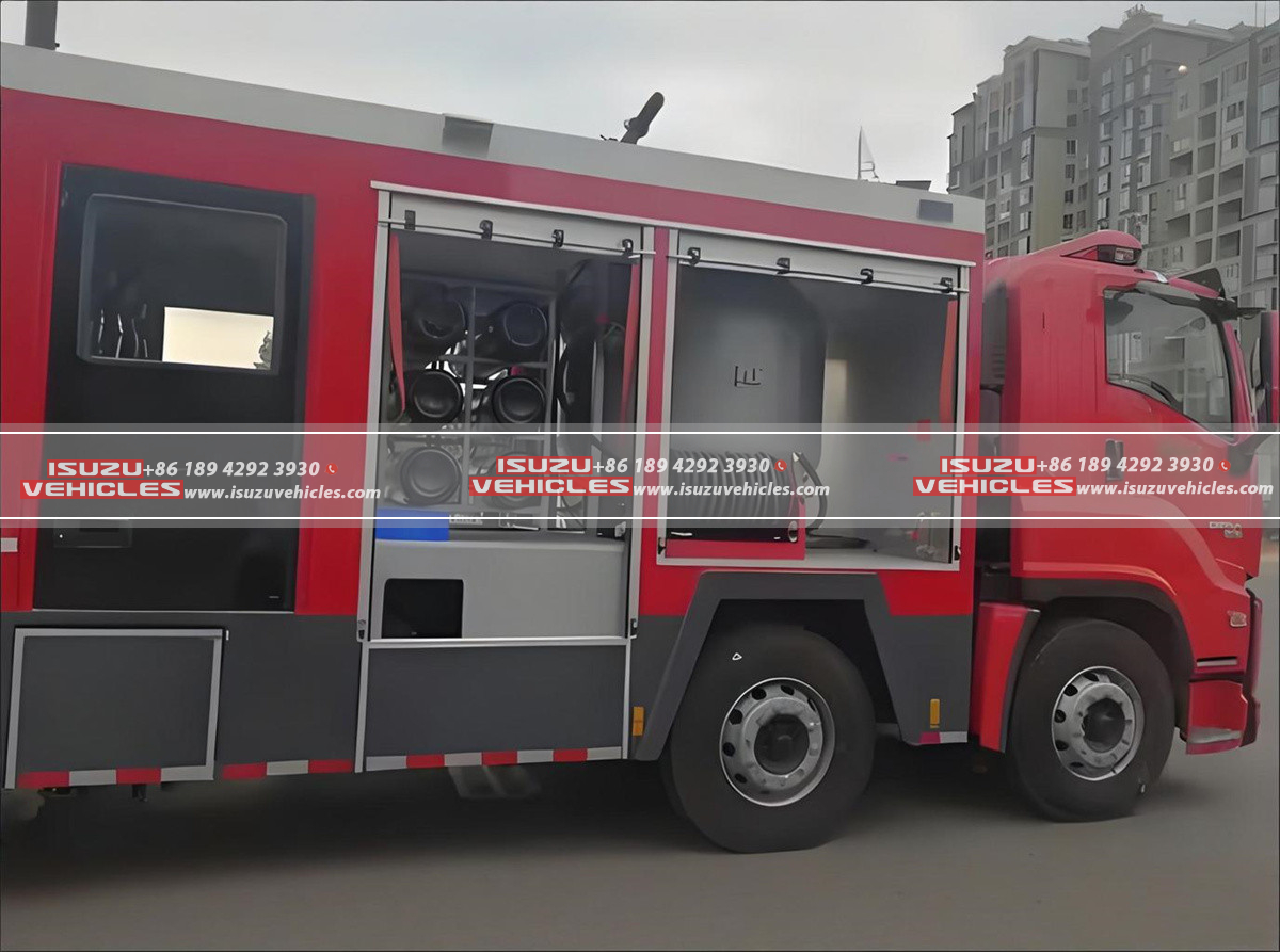 ISUZU 12000L Water Foam Powder Fire Fighting Truck (4) ISUZU 12000L Water Foam Powder Fire Fighting Truck (4)