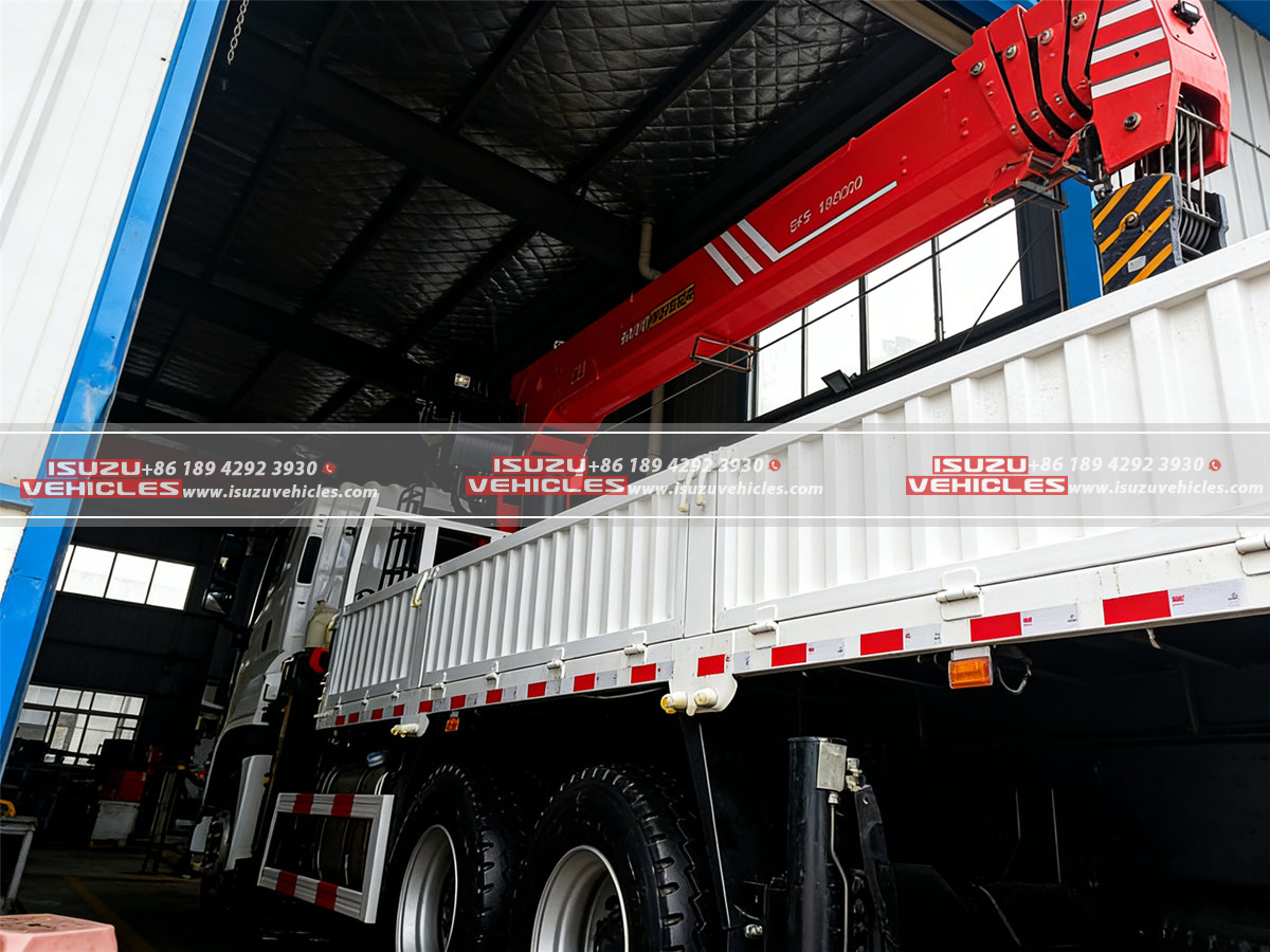 ISUZU 16T PALFINGER Heavy-Duty Telescopic Boom Truck Back Details ISUZU 16T PALFINGER Heavy-Duty Telescopic Boom Truck Back Details