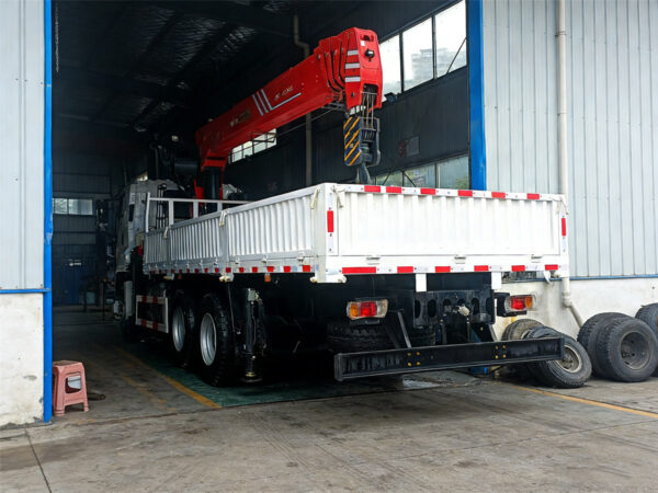 ISUZU 16T PALFINGER Heavy-Duty Telescopic Boom Truck Back Left