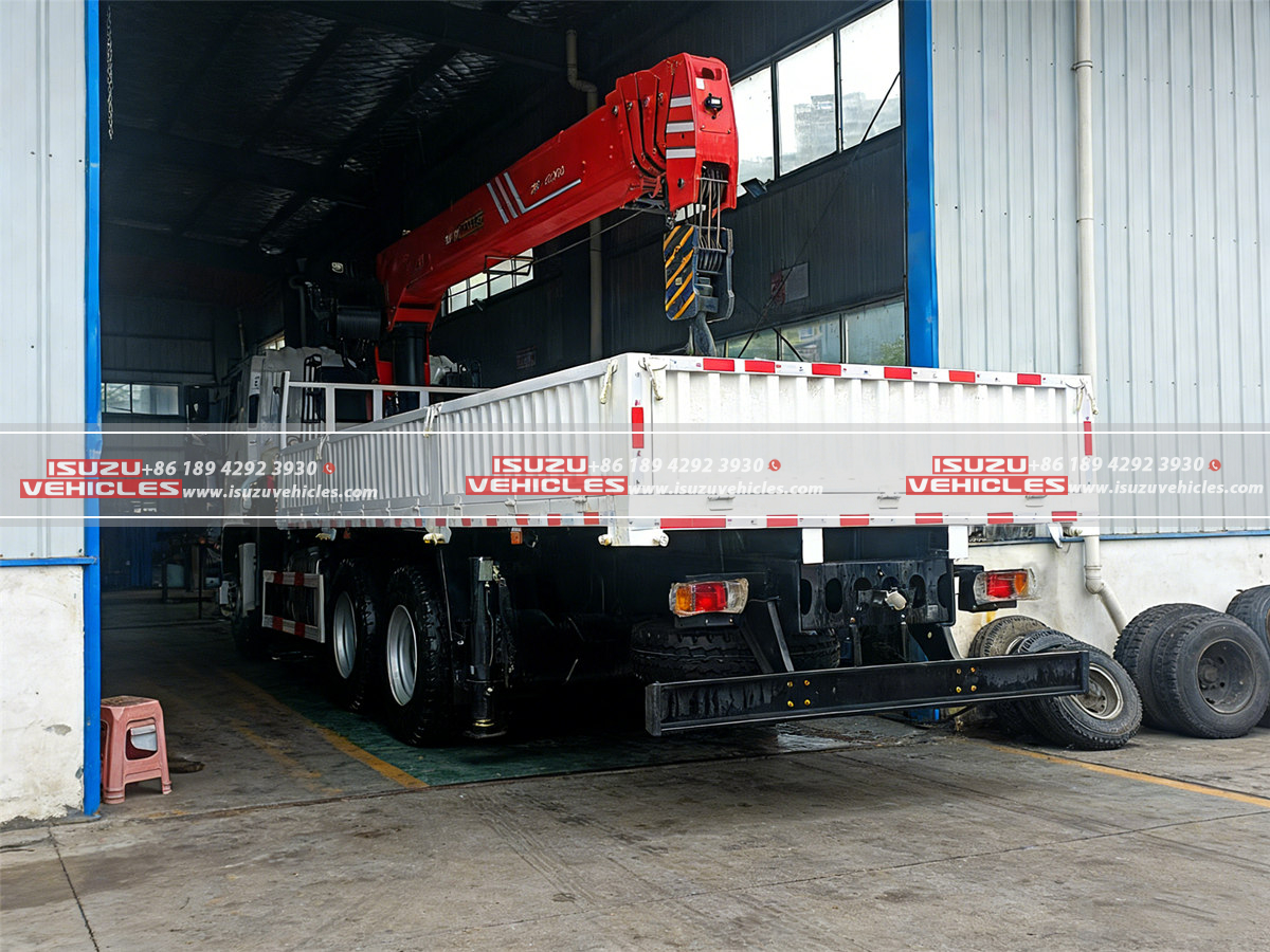 ISUZU 16T PALFINGER Heavy-Duty Telescopic Boom Truck Back Left ISUZU 16T PALFINGER Heavy-Duty Telescopic Boom Truck Back Left