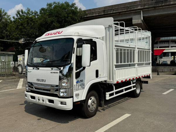 ISUZU 4 Meter Livestock Cargo Truck Left Sde