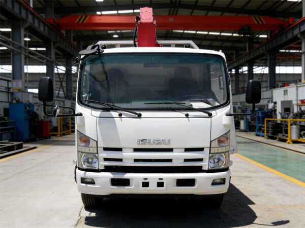 ISUZU 5T Telescopic Boom Crane Tractor