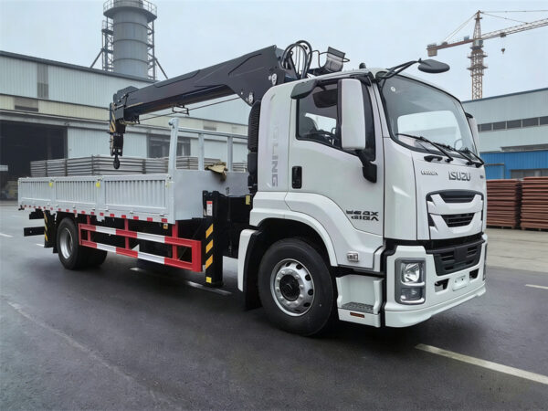 ISUZU 8 Ton Truck-mounted Telescopic Crane
