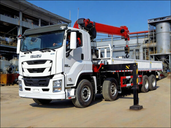 ISUZU 8×4 UNIC 10T Telescopic Boom Crane