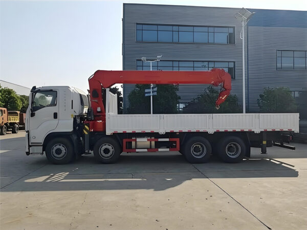 ISUZU 8×4 UNIC 10T Telescopic Boom Crane Body