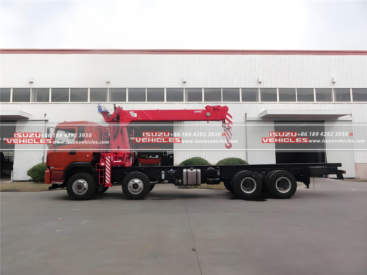 ISUZU 8×4 UNIC 10T Telescopic Boom Crane Red ISUZU 8×4 UNIC 10T Telescopic Boom Crane Red