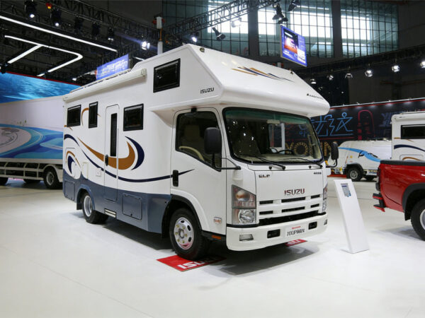 ISUZU 9 Meter Recreation Vehicle