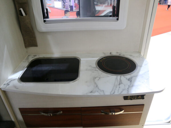 ISUZU 9 Meter Recreation Vehicle Kitchen