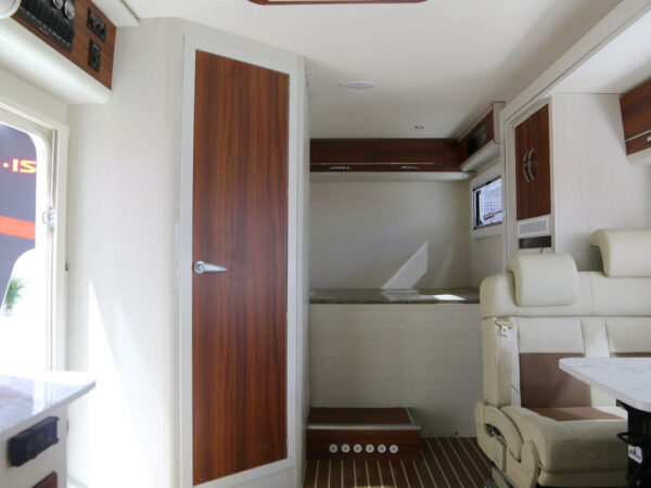 ISUZU 9 Meter Recreation Vehicle Whole
