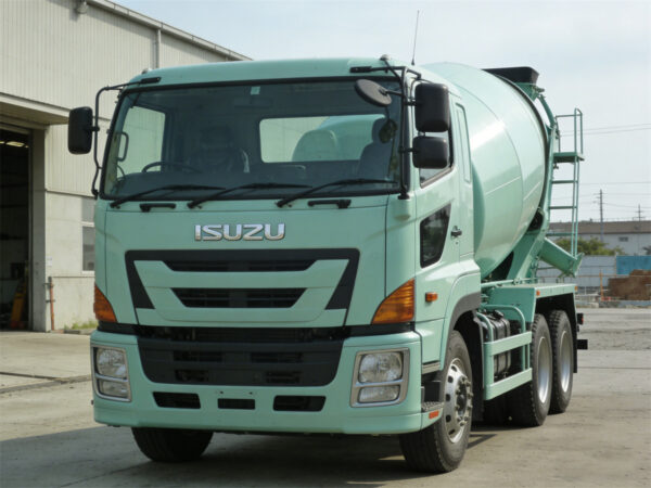 ISUZU GIGA 12 CBM Mix Truck Side