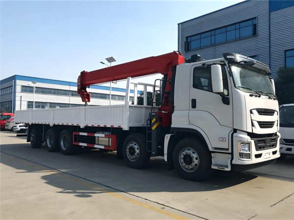 ISUZU GIGA UNIC 15T Telescopic Boom Crane