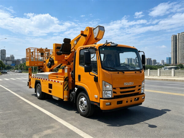 ISUZU 24M Telescopic Bucket Truck Right