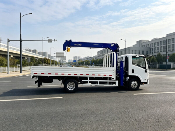ISUZU 3 Ton XCMG Telescopic Boom Truck Body