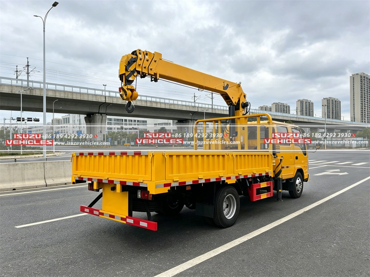 ISUZU 7 Ton Telescopic Boom Crane Truck (2) ISUZU 7 Ton Telescopic Boom Crane Truck (2)