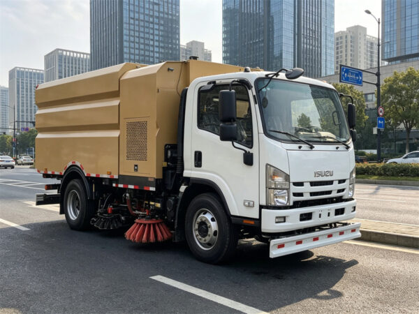ISUZU Brush Street Cleaner Truck (3)