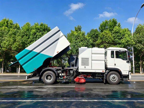 ISUZU Road Flushing Sweeper Truck (2)