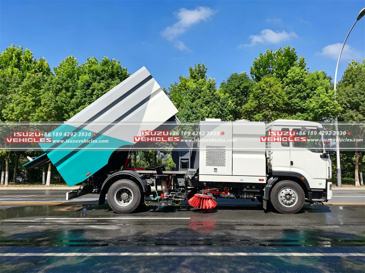 ISUZU Road Flushing Sweeper Truck (2) ISUZU Road Flushing Sweeper Truck (2)