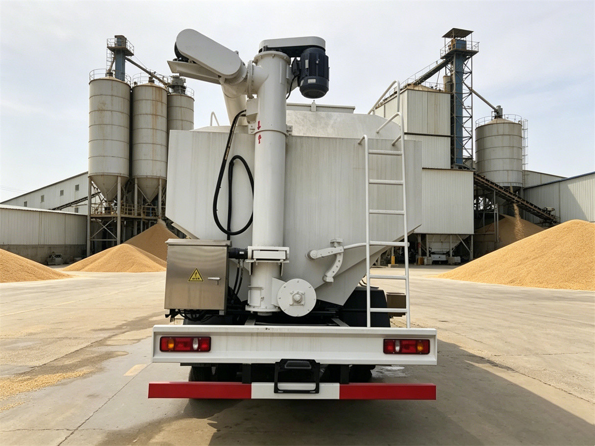 ISUZU 22 CBM Bulk Feed Truck Back ISUZU 22 CBM Bulk Feed Truck Back