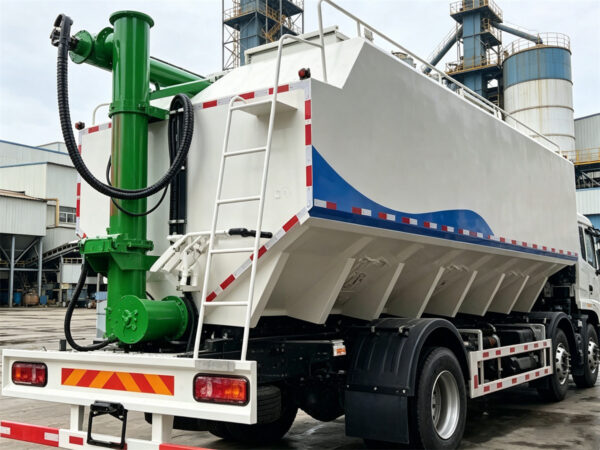 ISUZU 44 CBM Bulk Feed Truck Back