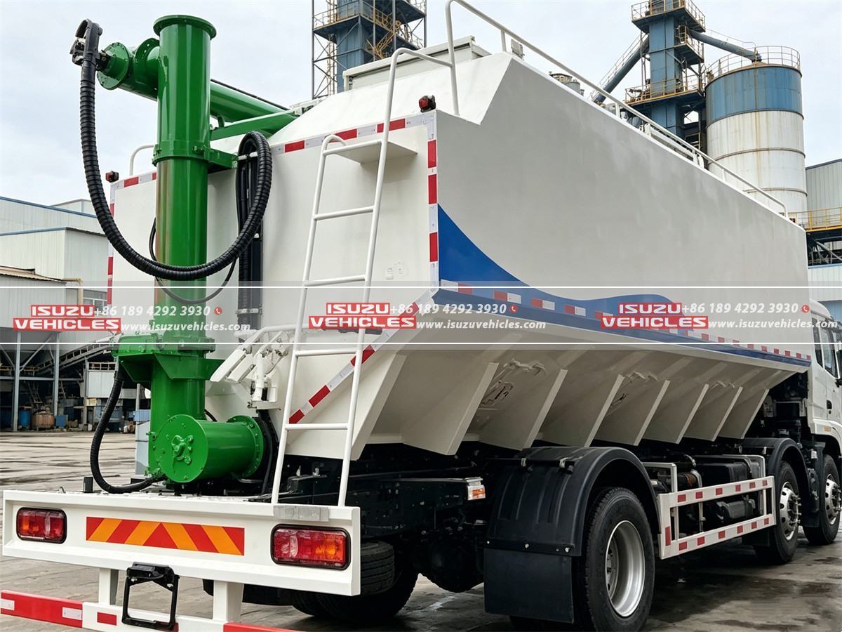 ISUZU 44 CBM Bulk Feed Truck Back ISUZU 44 CBM Bulk Feed Truck Back