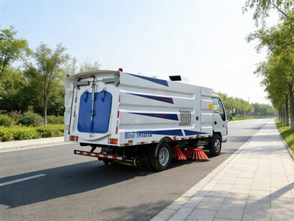 ISUZU 6000 Liter Road Sweeper Truck Side Back