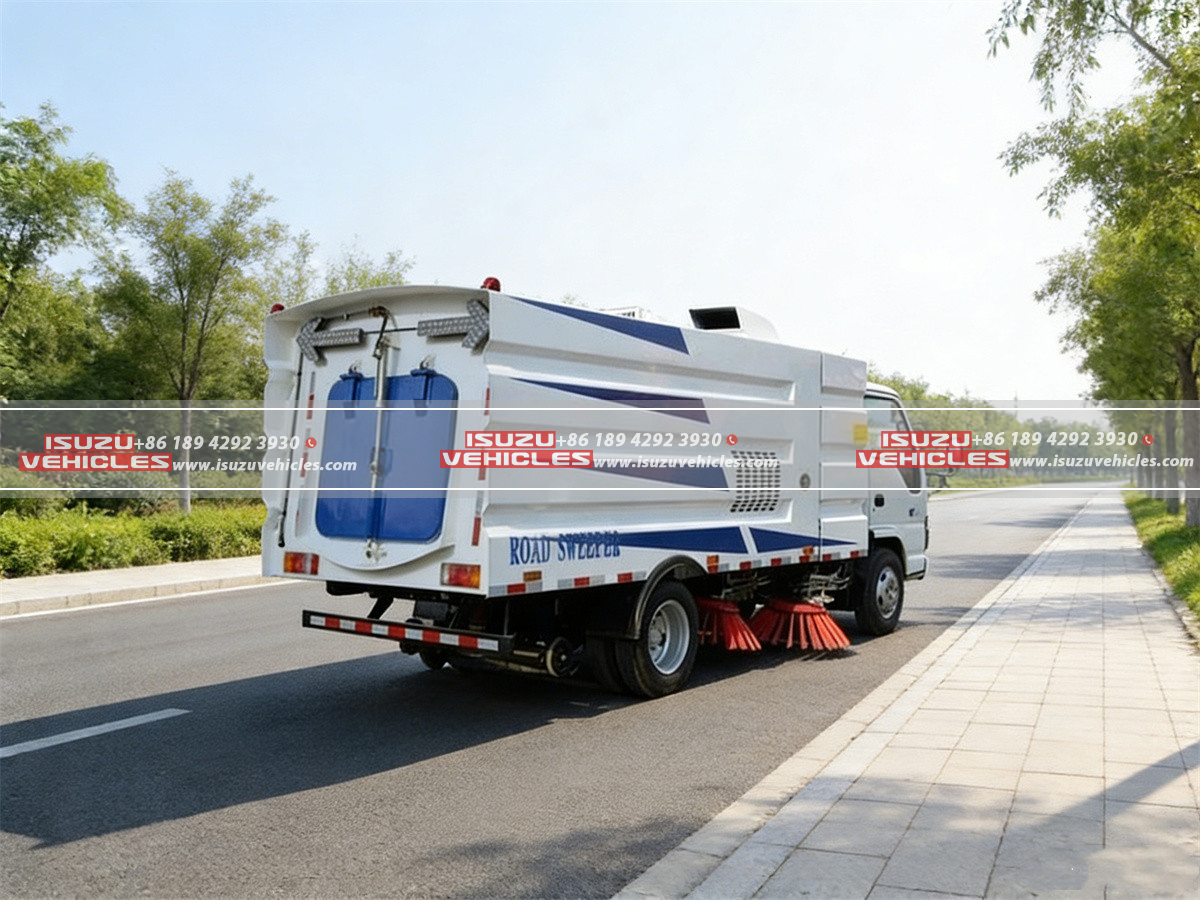 ISUZU 6000 Liter Road Sweeper Truck Side Back ISUZU 6000 Liter Road Sweeper Truck Side Back