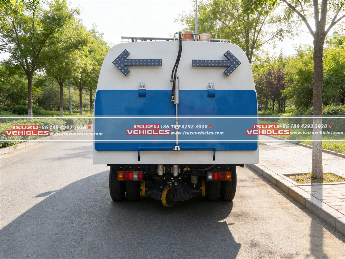 ISUZU 8 CBM Street Sweeper Truck Back ISUZU 8 CBM Street Sweeper Truck Back