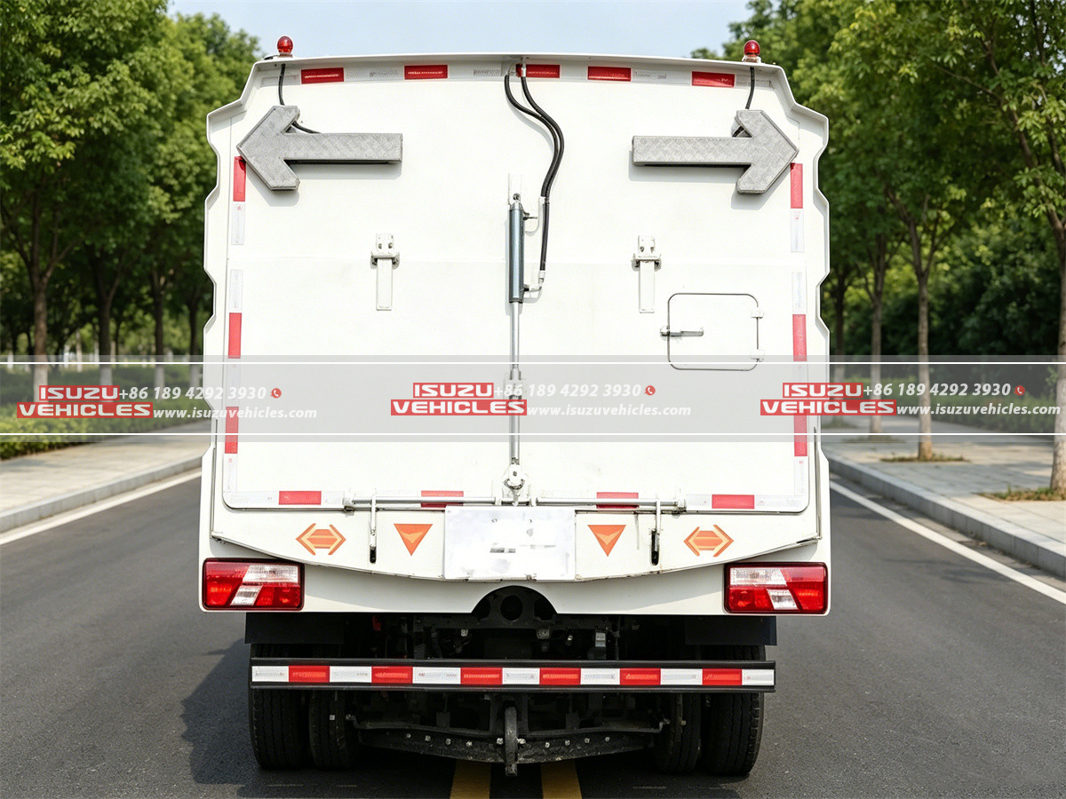 ISUZU 9 CBM Dust Sweeper Truck Back ISUZU 9 CBM Dust Sweeper Truck Back