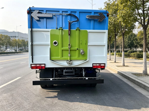 ISUZU 6 CBM Electric Road Sweeper Truck Back