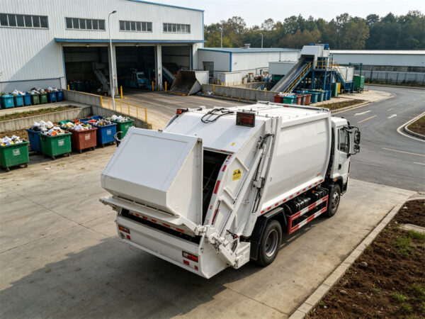 ISUZU 7 CBM Compactor Garbage Truck Back
