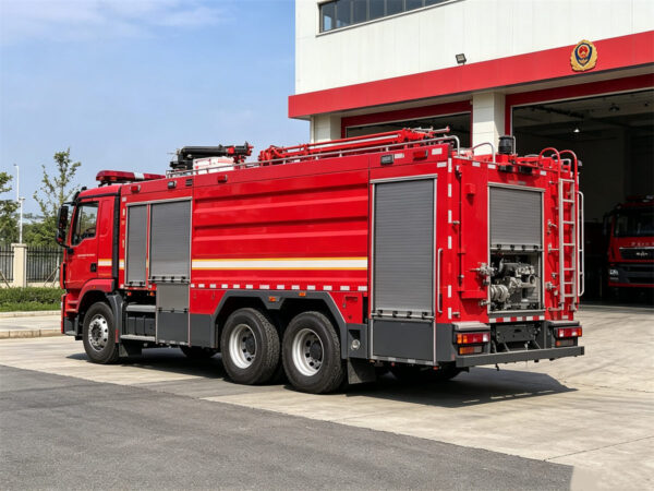 ISUZU 16000L GIGA Water Fire Truck Rear