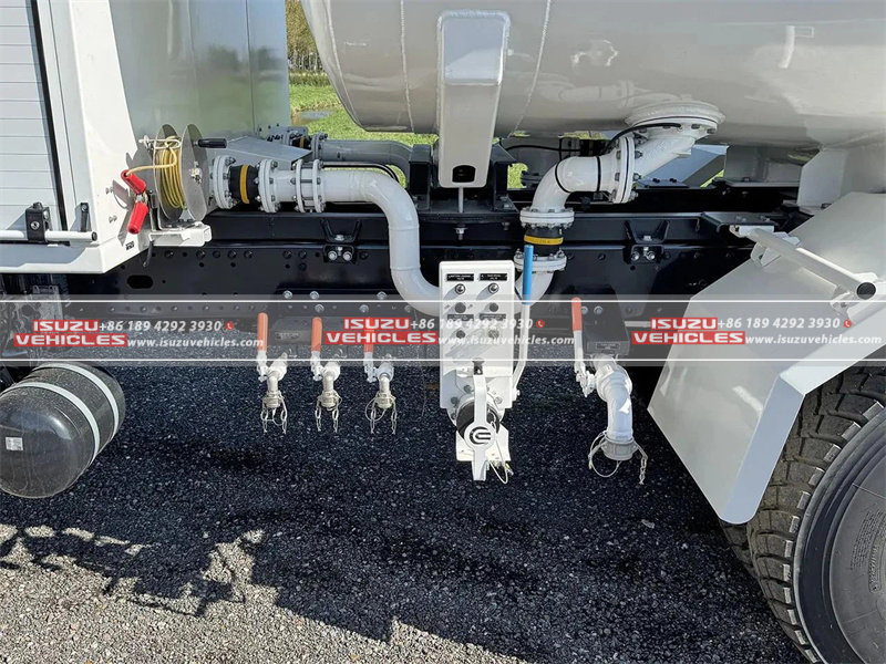 ISUZU 20000L Aircraft Refueller Truck (7)