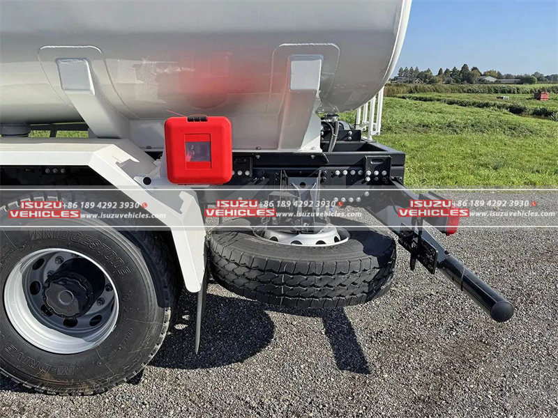ISUZU 20000L Aircraft Refueller Truck (9)