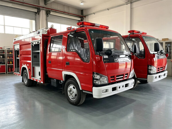 ISUZU 3000L Water Tank Fire Truck