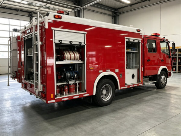 ISUZU 3000L Water Tank Fire Truck Rear